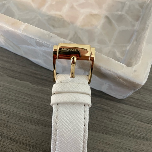 Michael Kors Gold Watch Leather Strap - Picture 5 of 8